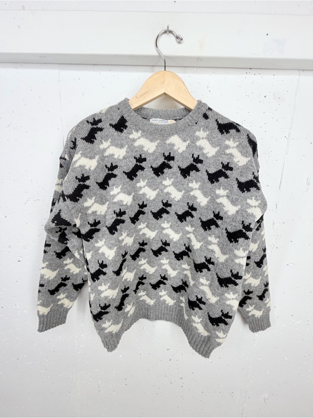 Vintage James Pringle Women’s 40 Medium Gray Scottish Terrier Wool Sweater